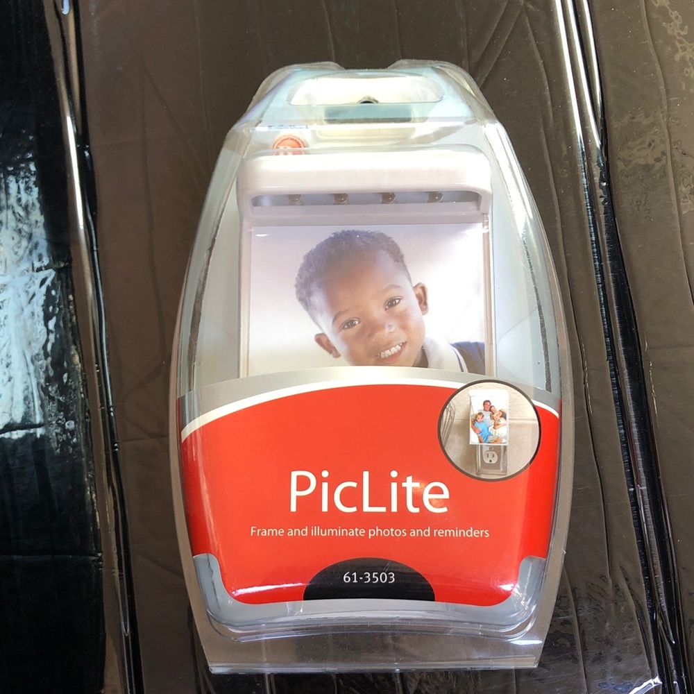 PicLite Illuminated Photo Frame Night Light - White. Radio shack. Discontinued.